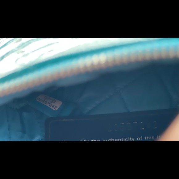 CHANEL quilted patent O-case beautiful color - Picture 9 of 11